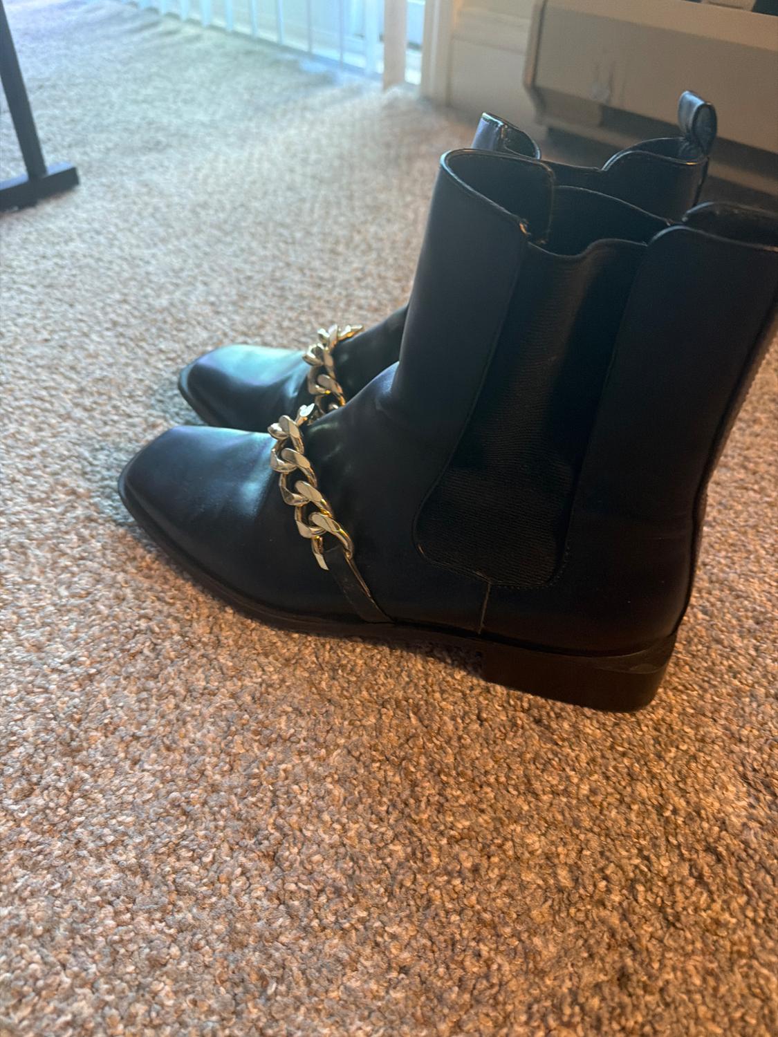 BLACK WOMEN BOOTS WITH GOLD CHAIN - Image 2
