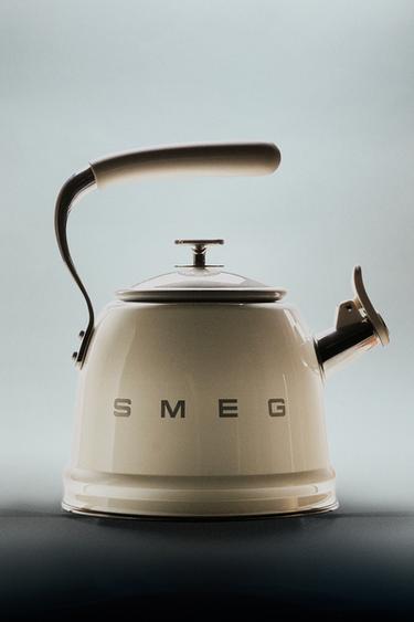 BOUILLOIRE SIFFLANTE SMEG - Crème de Zara