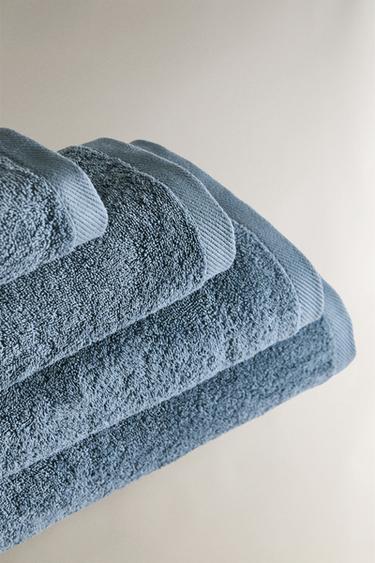 SERVIETTE DE BAIN COTON ÉPONGE UNIE (500 GXM²) - Bleu moyen de Zara - Image 1