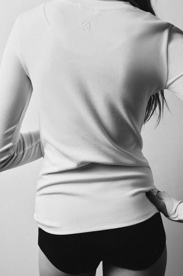 T-SHIRT BRODÉ À MANCHES LONGUES - Écru de Zara - Image 2