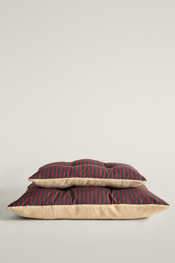 SURMATELAS POUR ANIMAUX RAYURES EFFET MOUTON NOËL - Rouge foncé de Zara - Image 0
