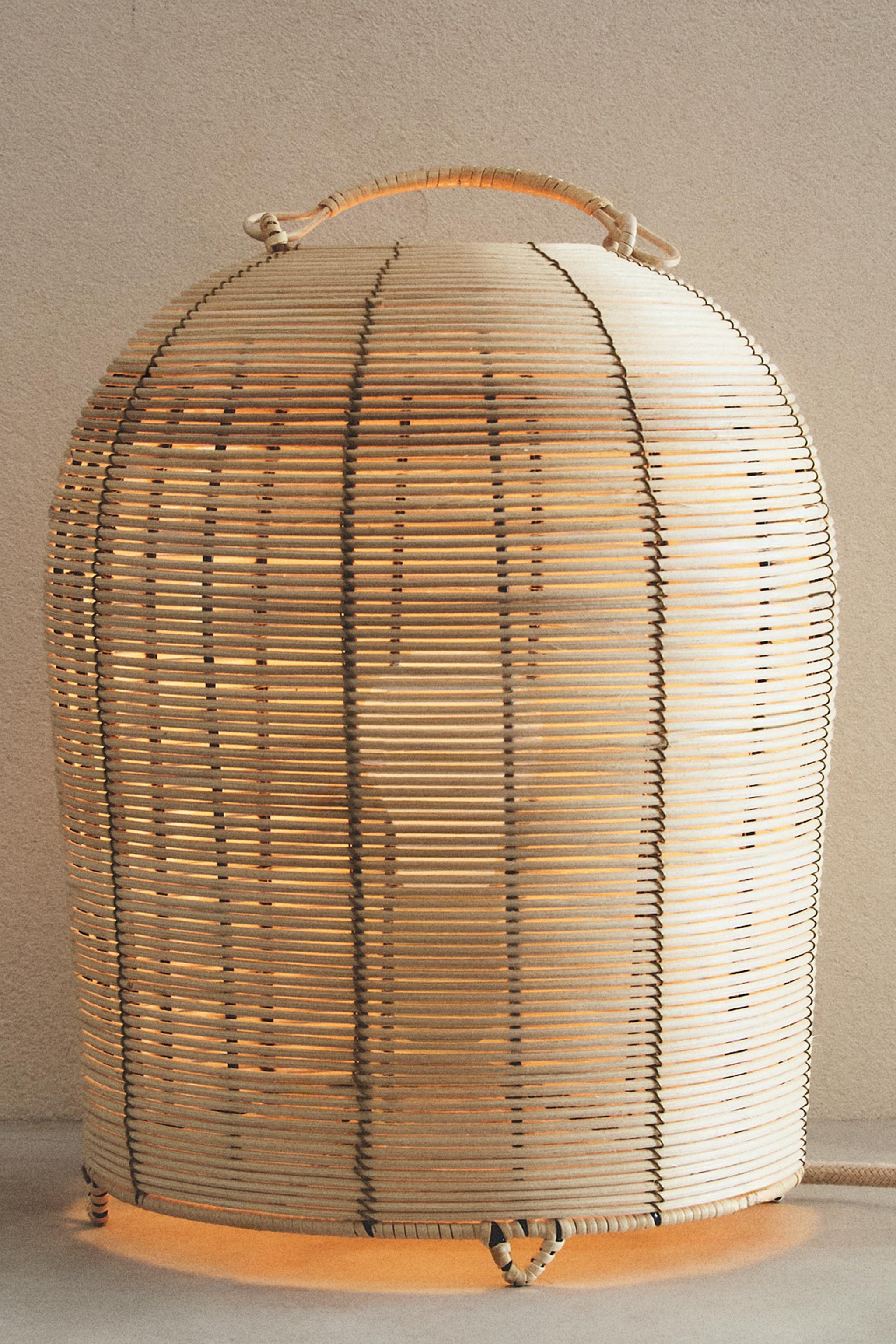 RATTAN TABLE LAMP