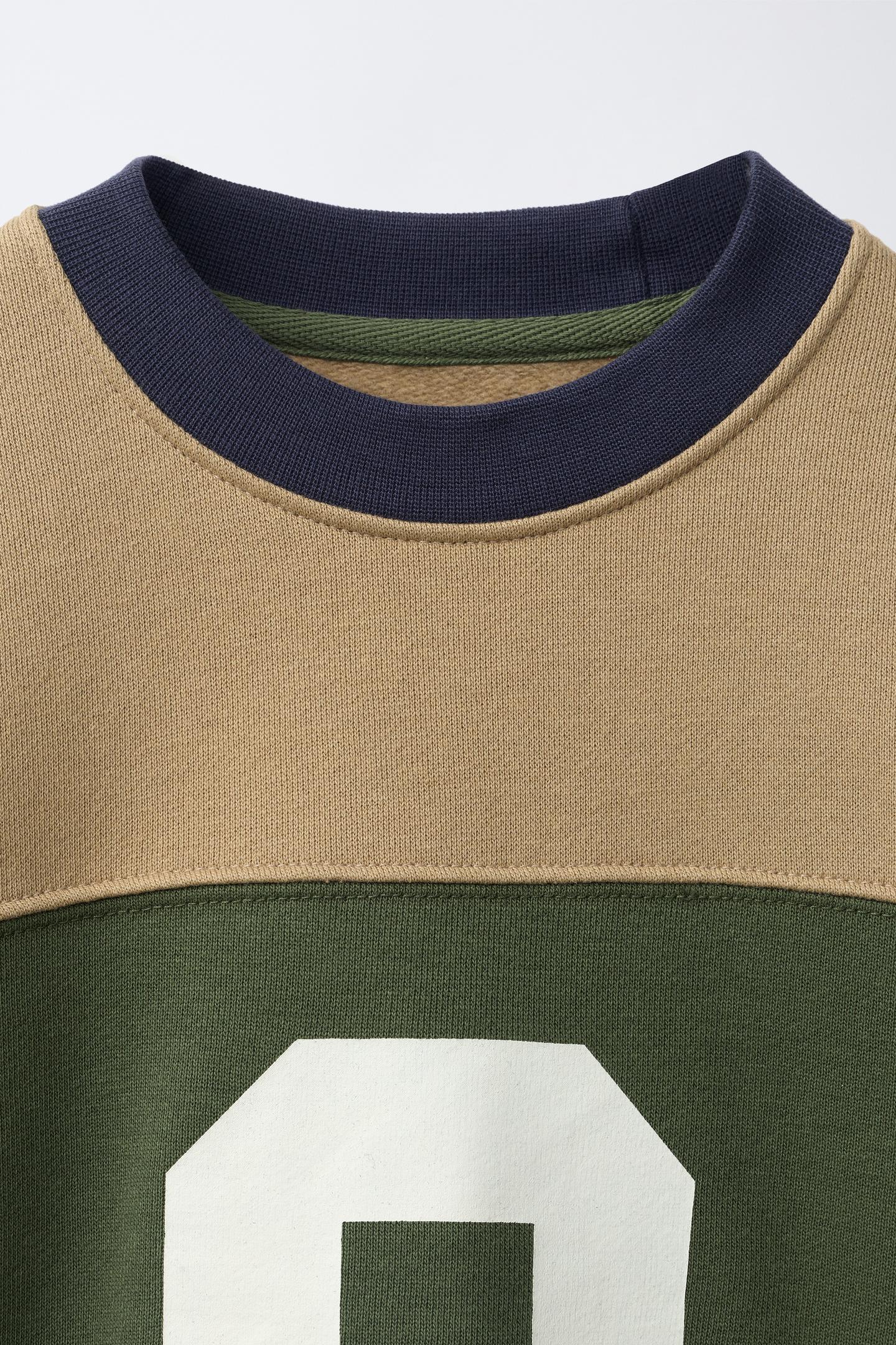Детская толстовка Zara Varsity Number Double-Sleeve, цвет: Зелёный / Экрю — фото 4