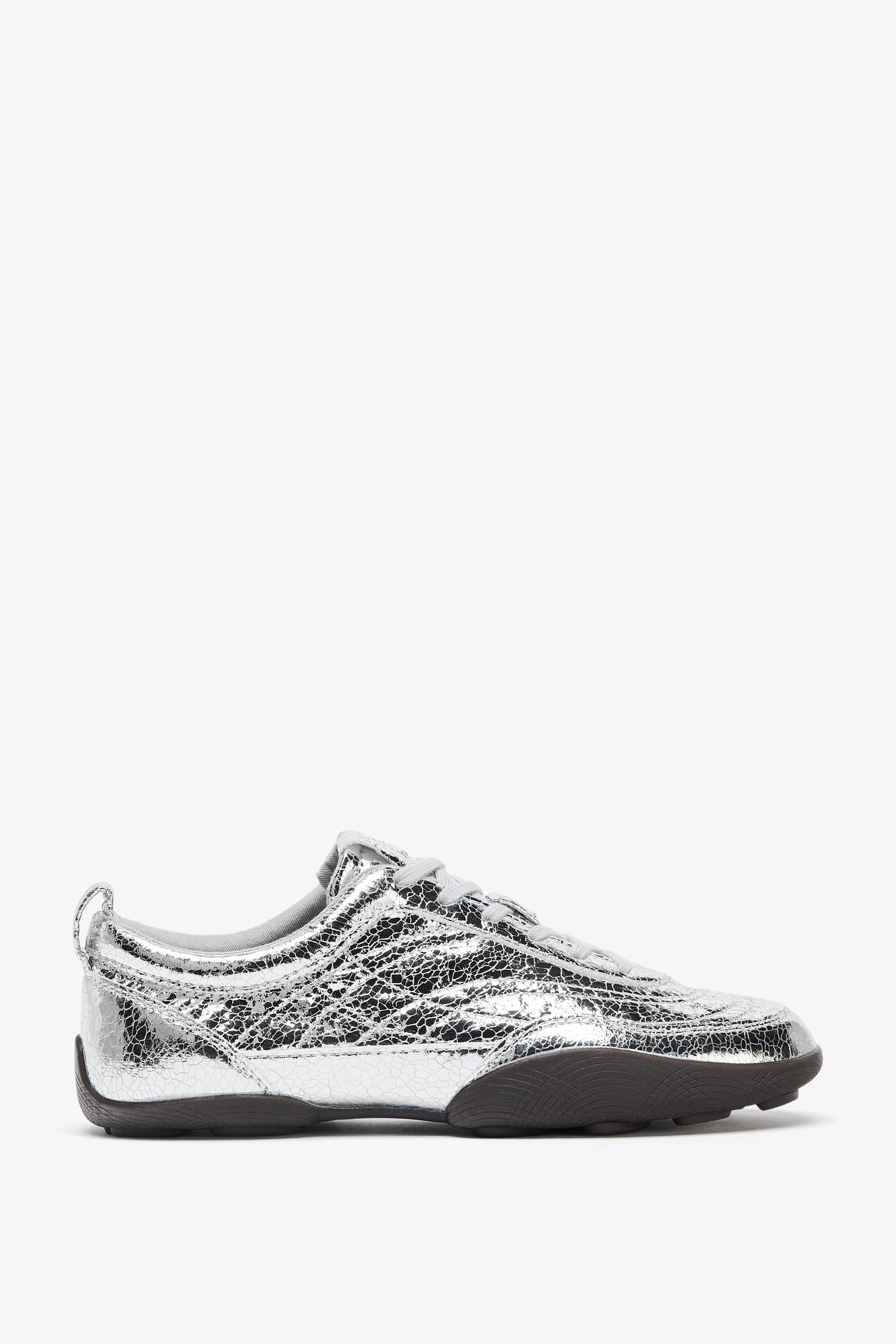 METALLIC-EFFECT RUNNING SHOES