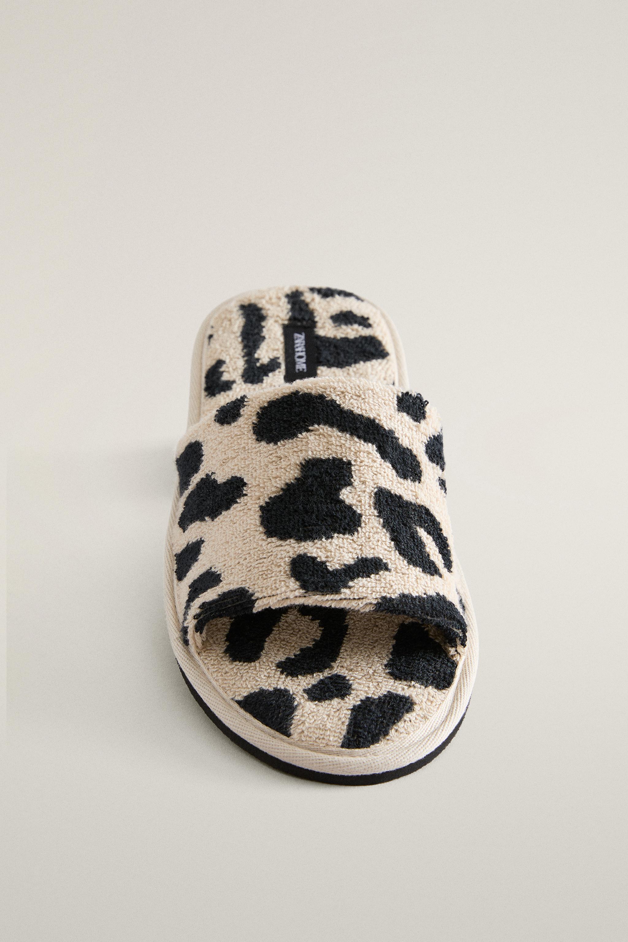 CHAUSSONS À BOUT OUVERT ÉPONGE ANIMAL PRINT