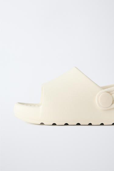 CLAQUETTES EN CAOUTCHOUC - Blanc écru de Zara - Image 4