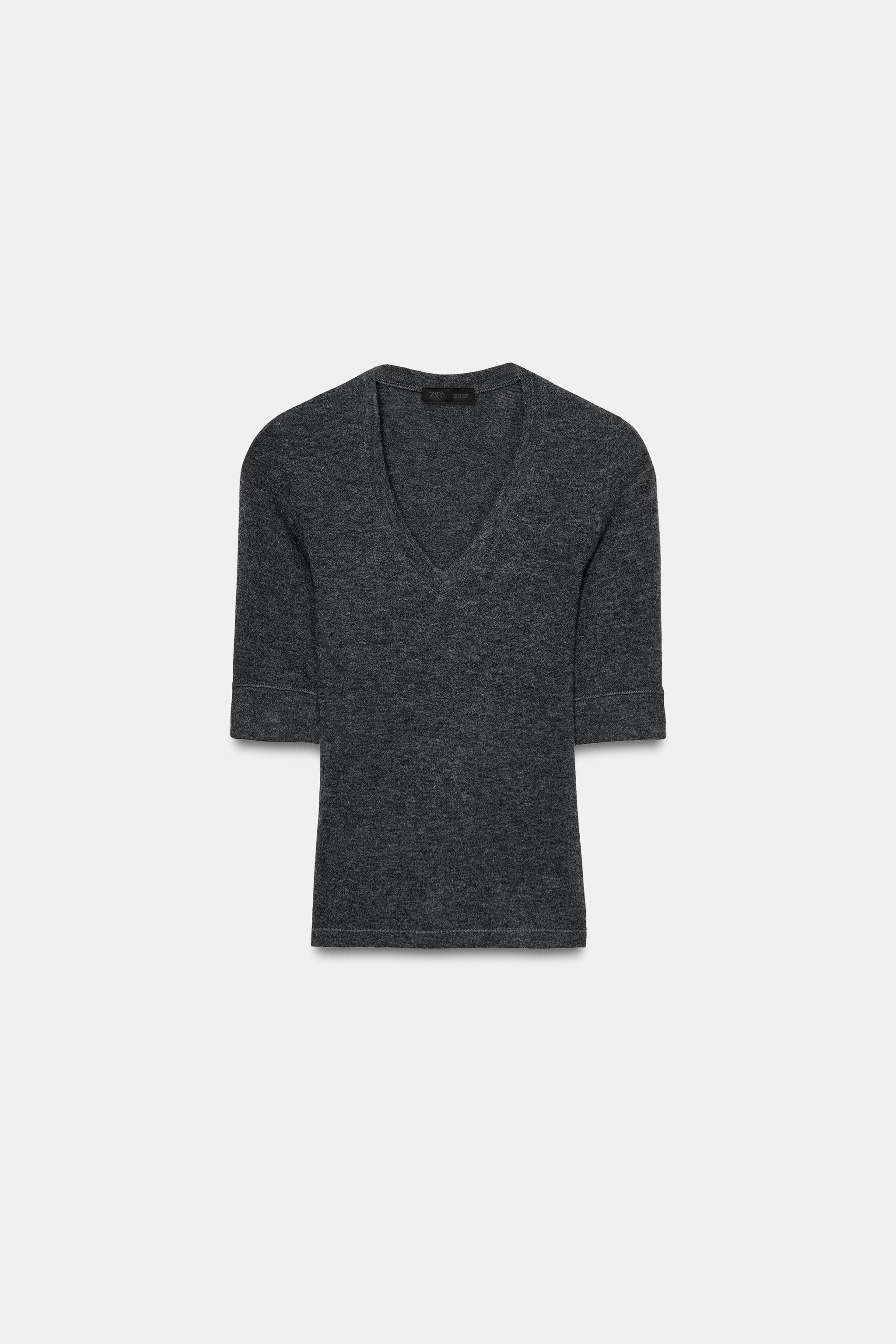 V-NECK T-SHIRT