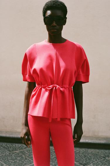 TRICOT TRUI MET STRIK KORTE MOUWEN - Koraalrood van Zara