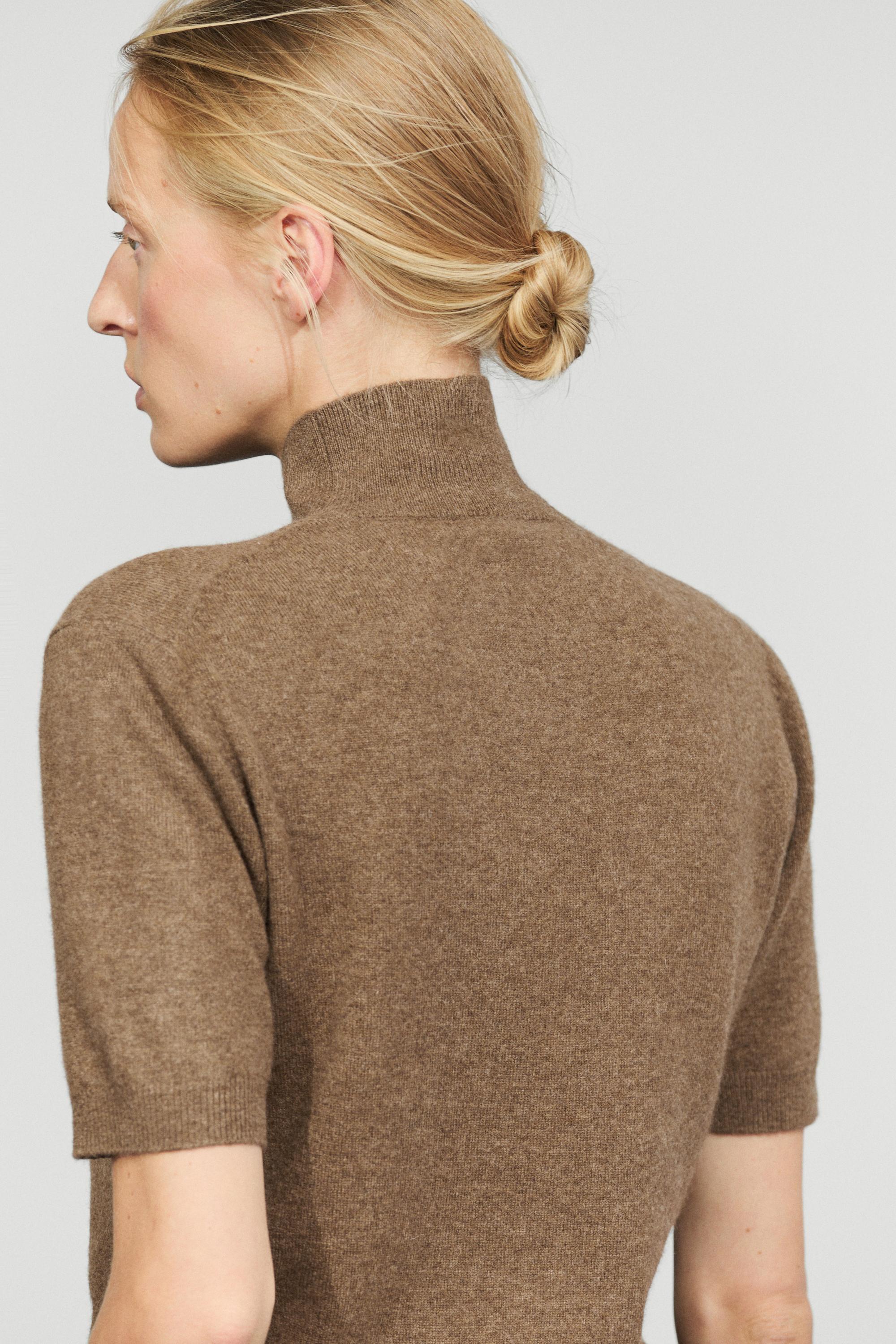 Wool-cashmere blend short sleeve knit sweater