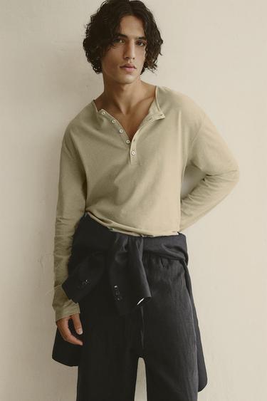ヘンリーネック コットン/リネン TシャツダークベージュZaraのヘンリーネック コットン/リネン Tシャツ - ダークベージュ 
