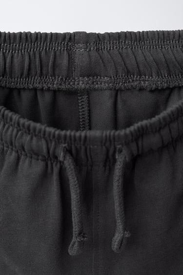 ENSEMBLE DE JOGGING T-SHIRT ET BERMUDA SPORTIF - Noir / Écru de Zara - Image 3
