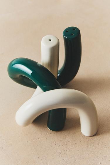 STONEWARE SALT AND PEPPER SHAKER SET WITH FIGURE DESIGN (SET OF 2) X COLLAGERIE - Green / Ecru by Zara - Image 5