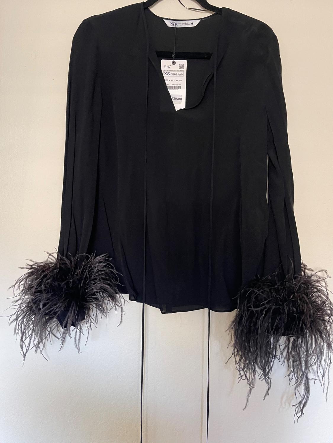 FEATHERED FLOWY BLOUSE - Image 3