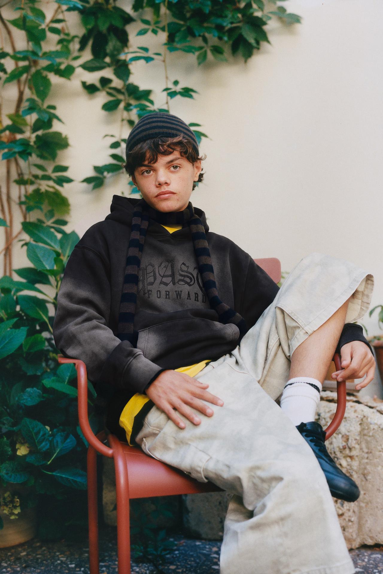 TEXT PRINT HOODIE — Dark anthracite