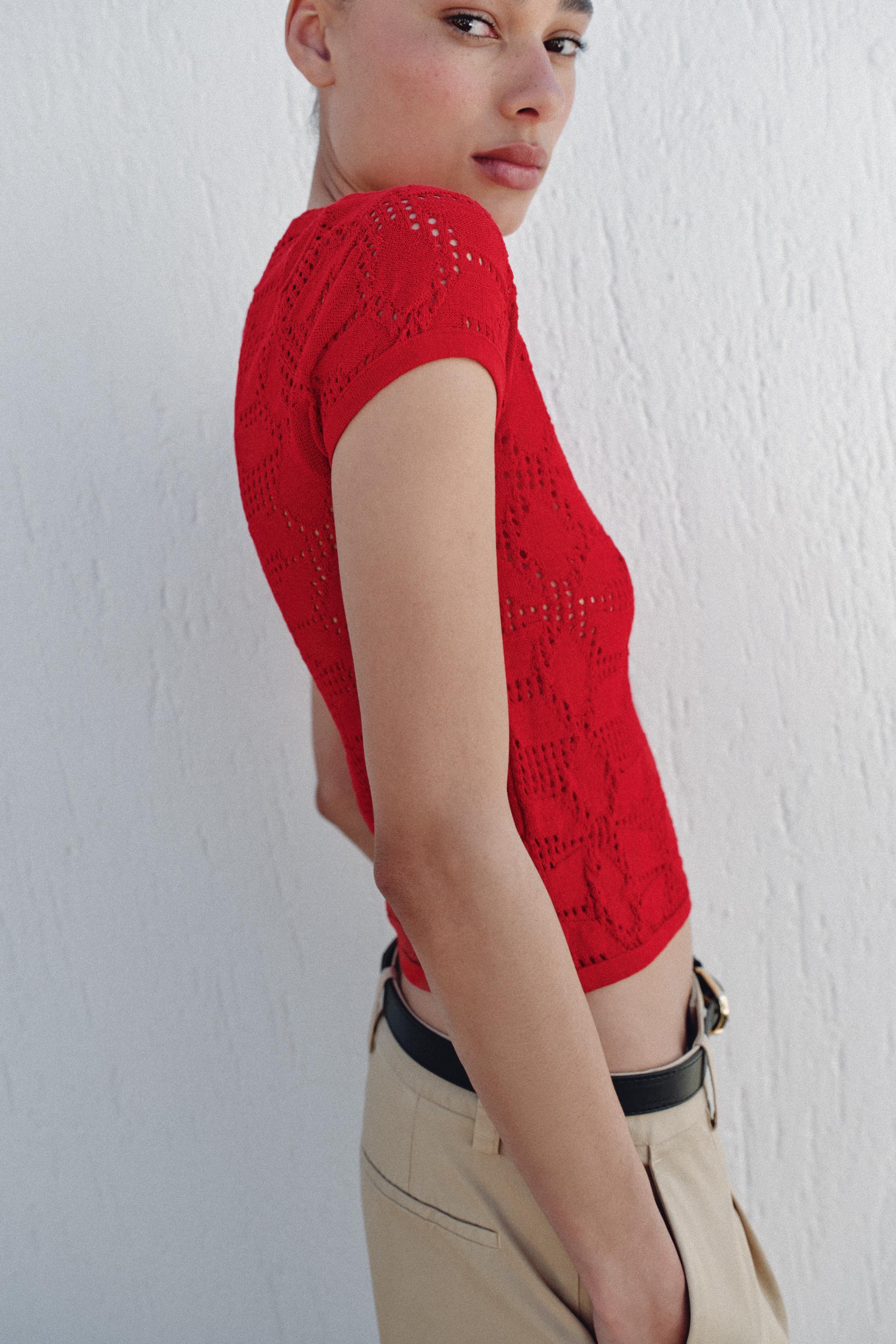 TEXTURED KNIT TOP
