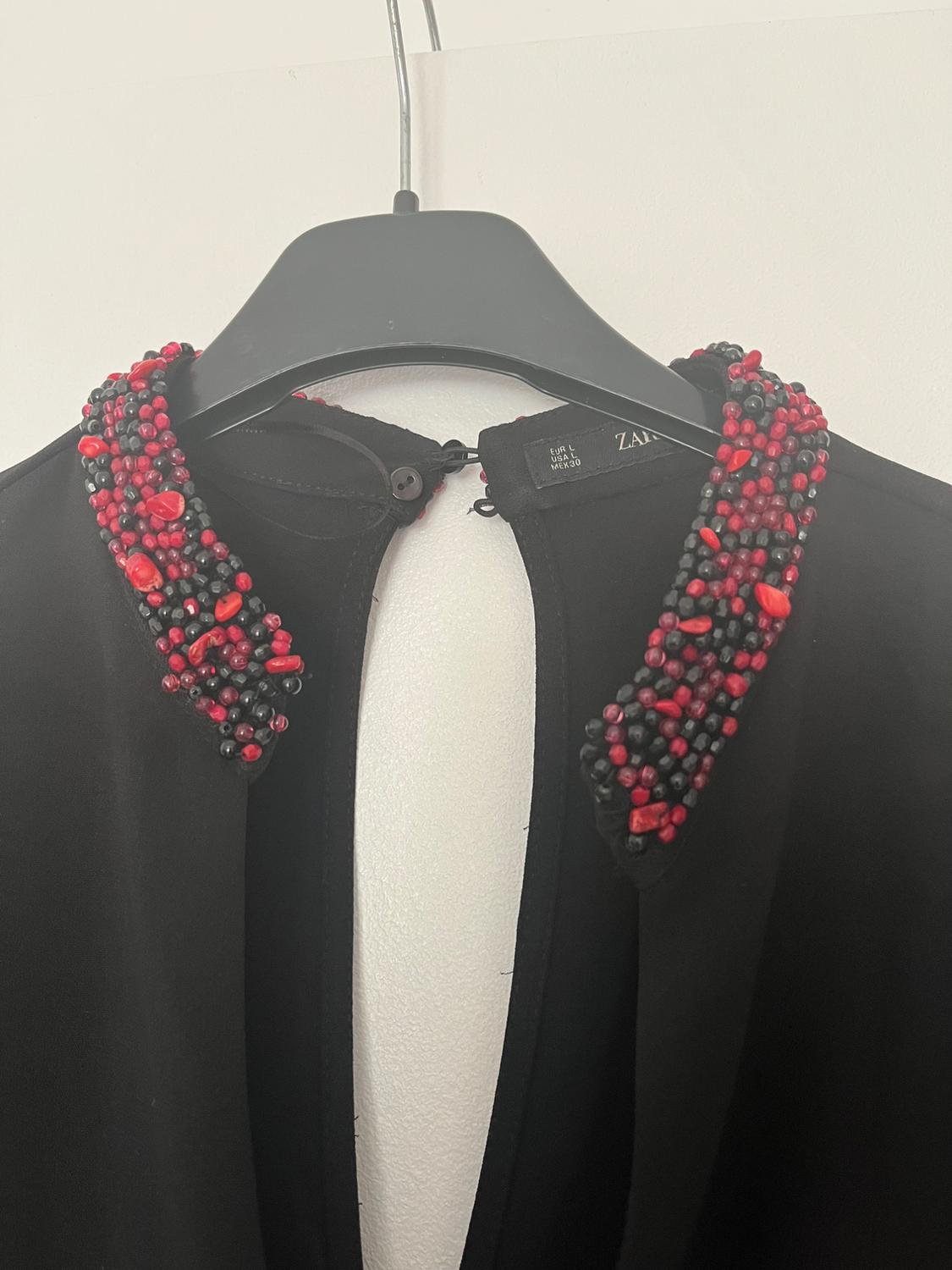SHORT JUMPSUIT WITH BEADED COLLAR - Image 3