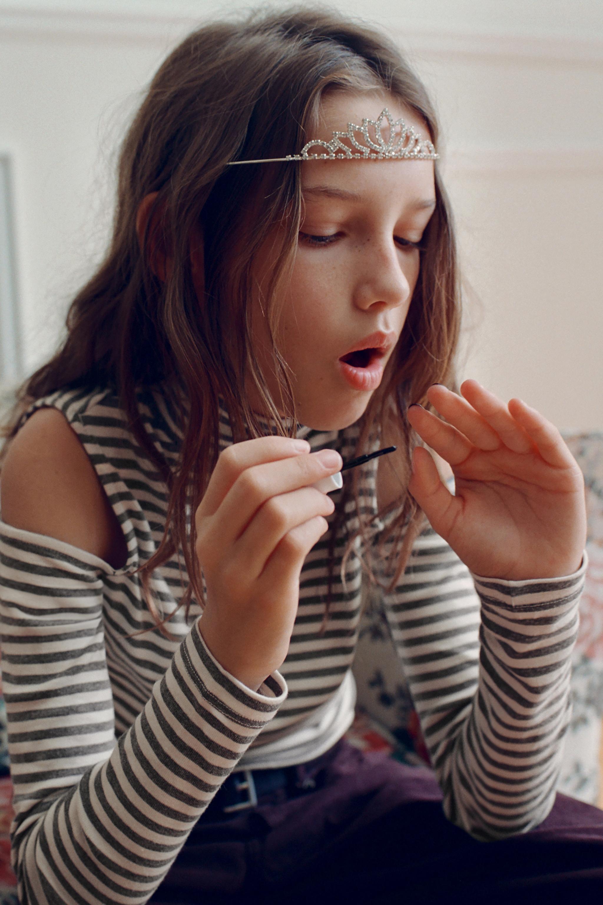 CUT-OUT TURTLENECK T-SHIRT