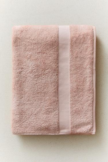 PREMIUM COTTON BATH TOWEL (600 GXM²) - Pale pink by Zara