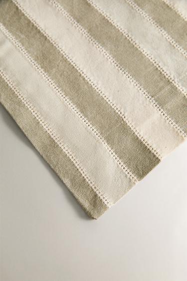 CHEMIN DE TABLE RAYURES ET ENTREDEUX - VERDÂTRE de Zara - Image 2