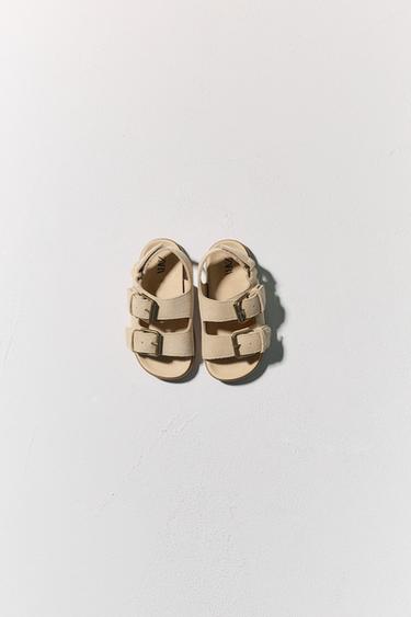 SANDALIA HEBILLAS PIEL - Marrón Arena de Zara