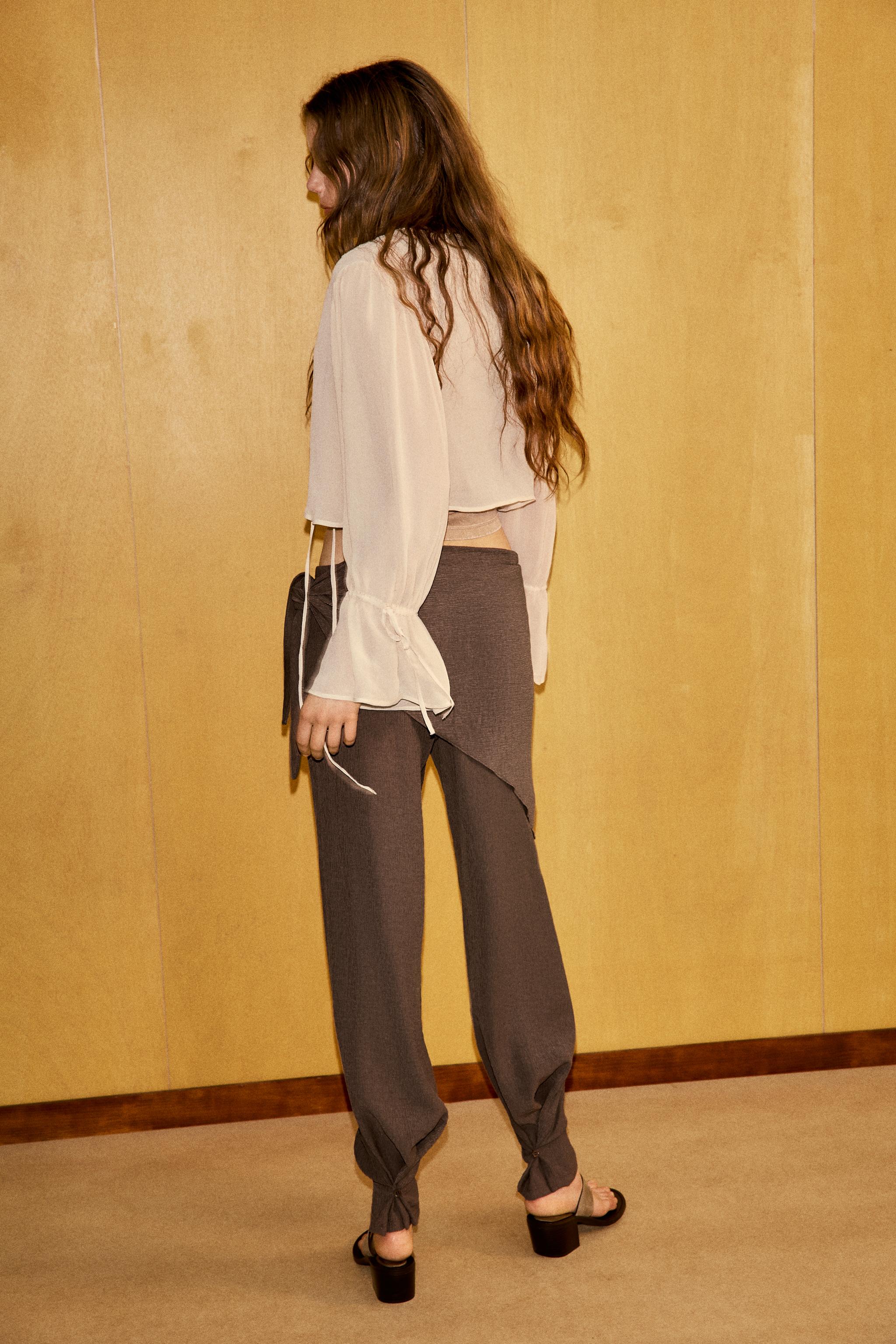 PANTALON TEXTURÉ À FOULARD