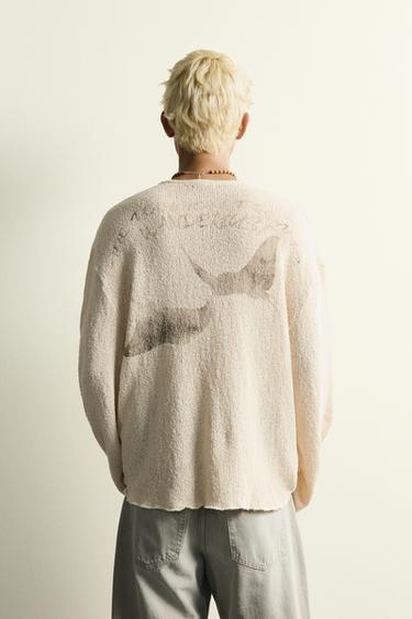 T-SHIRT EN MAILLE À IMPRIMÉ DÉLAVÉ - Écru de Zara - Image 2