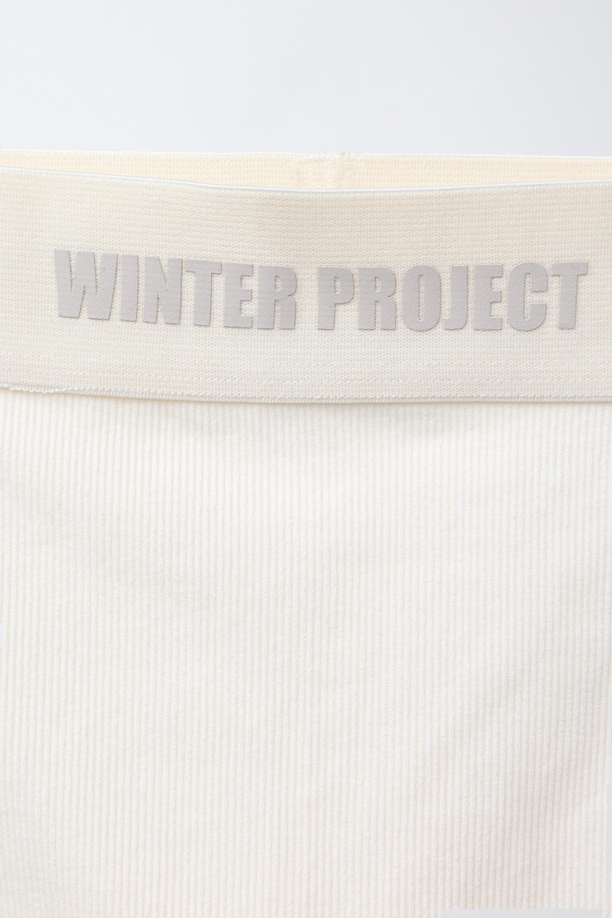 EMBOSSED TEXT RIBBED LEGGINGS
