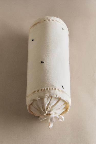 KIDS’ FLORAL BOLSTER - Oyster-white by Zara