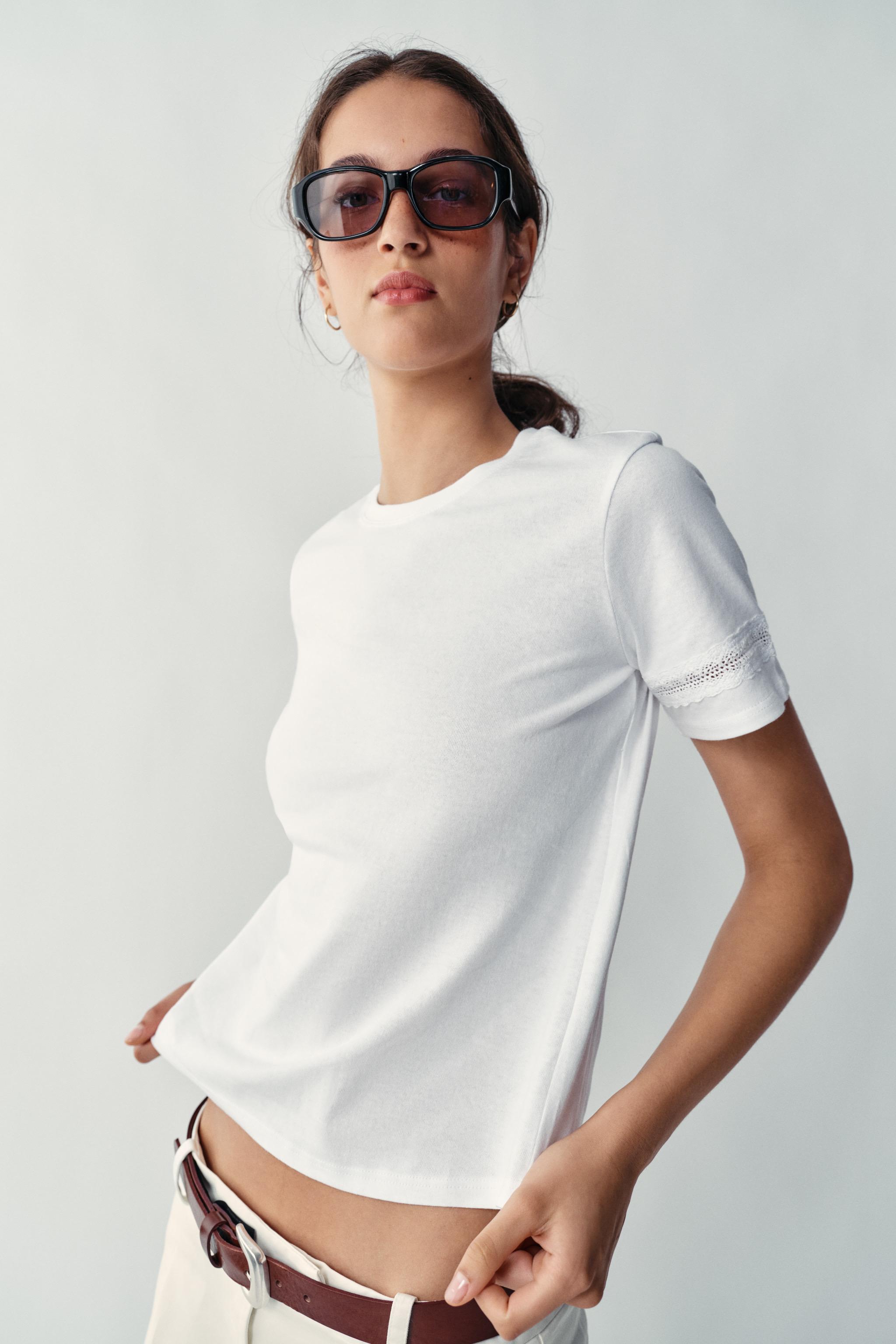 SHORT SLEEVE T-SHIRT WITH HARDWARE
