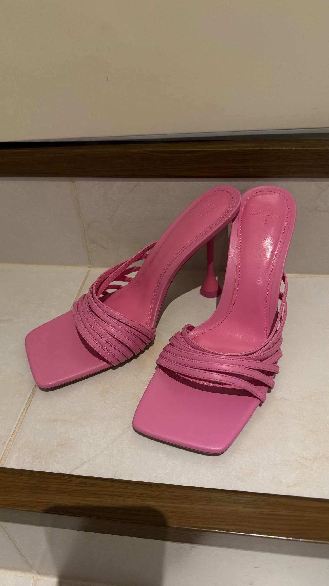 Pink square-toe high-heeled sandals with thin straps on a tiled step. Text: ZARA 42.