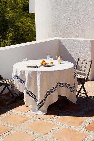 GEOMETRIC EMBROIDERED LINEN TABLECLOTH - White by Zara
