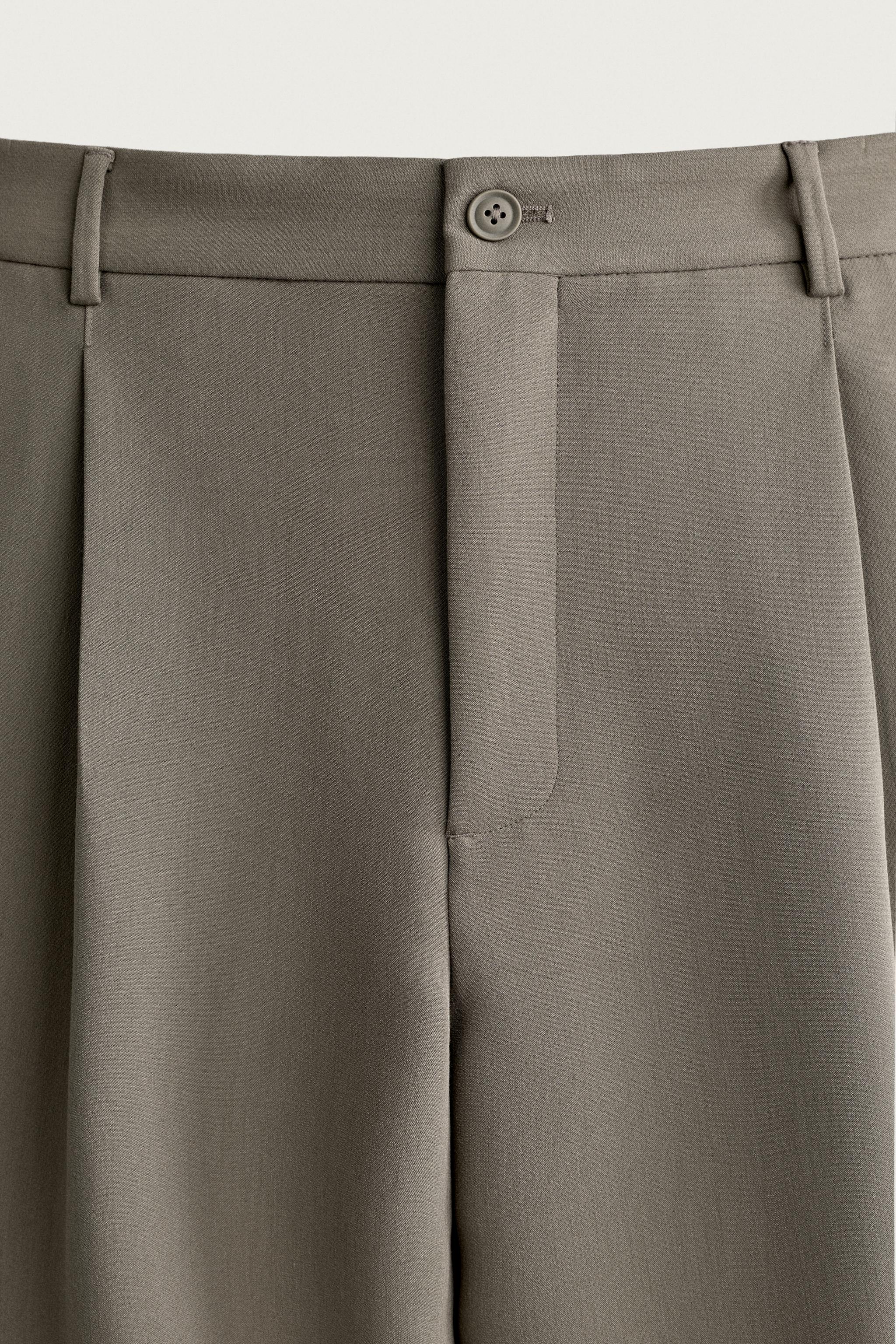 RELAXED FIT PLEATED PANTS