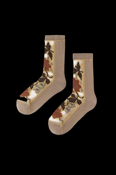 CALCETINES ESTAMPADOS FLORES - Arena de Zara