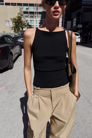 NECKHOLDER-OBERTEIL MIT RIPPENMUSTER - Schwarz von Zara