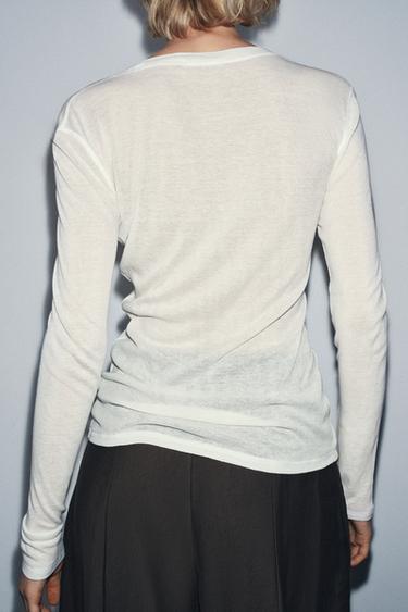 T-SHIRT À MANCHES LONGUES - Blanc cassé de Zara - Image 2
