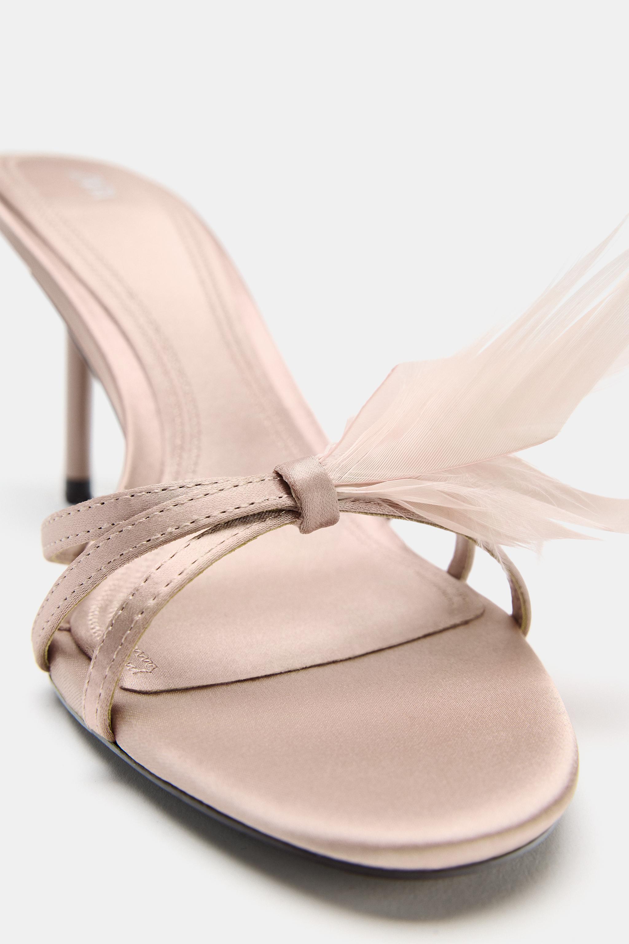 Женские сандалии Zara FEATHER DETAIL HEELED SANDALS — фото 8