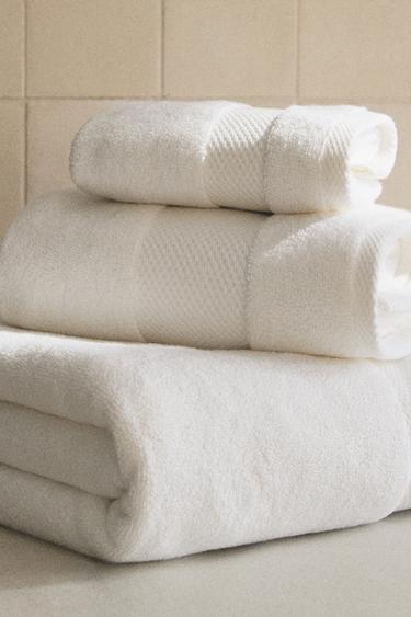 Zara Beyaz - EKSTRA YUMUŞAK BANYO HAVLUSU (800 GXM²)