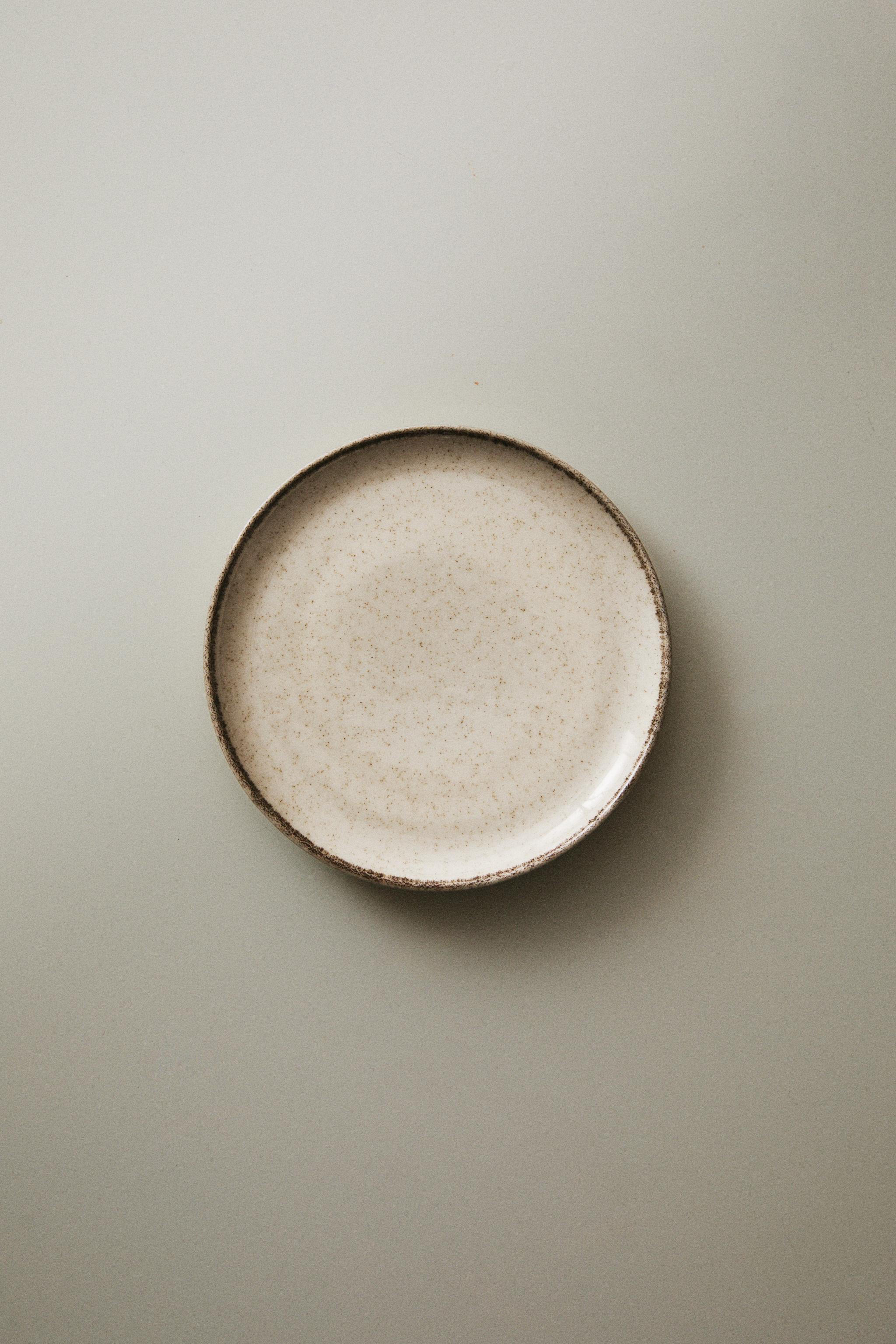 PORCELAIN SIDE PLATE WITH ANTIQUE FINISH RIM