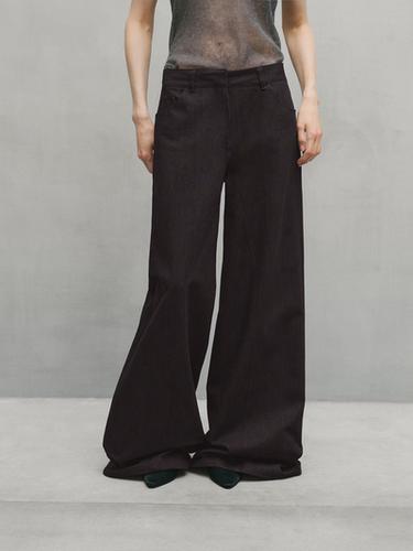 Pantalón denim flare fit - Studio - Marrón de Zara