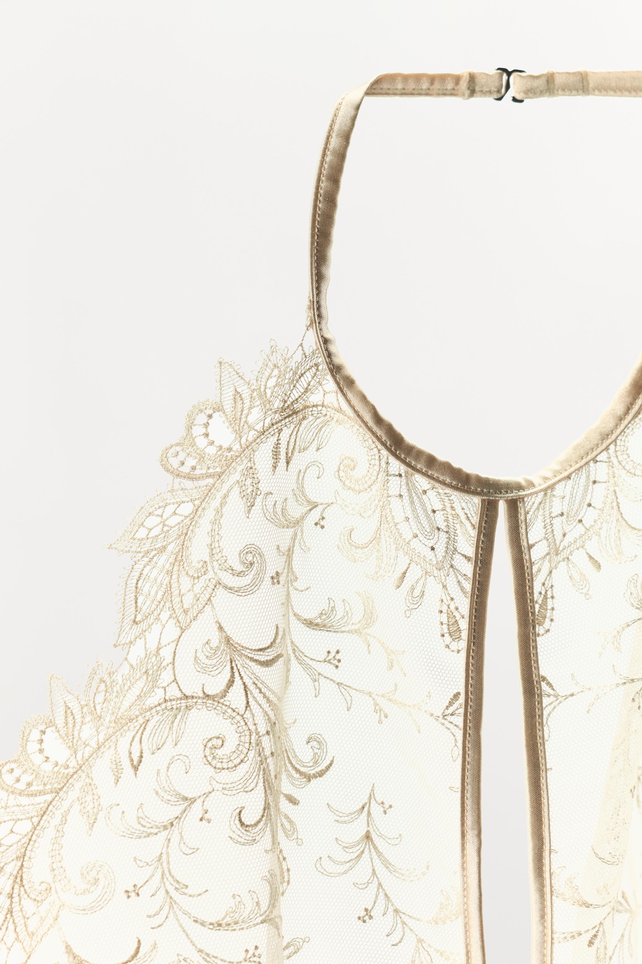 SOUTIEN-GORGE HALTER EN DENTELLE