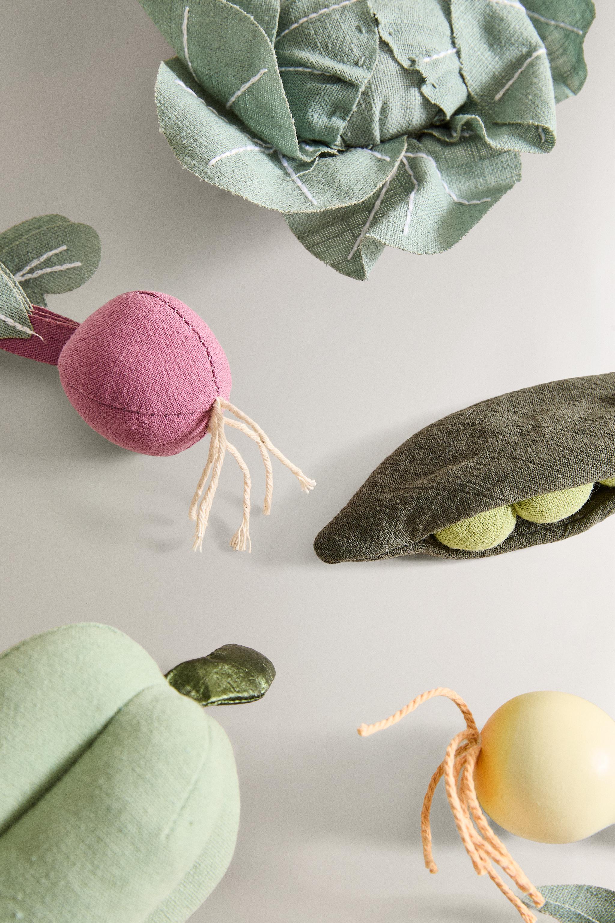 CHILDREN'S TOY FRUIT AND VEGETABLE SET