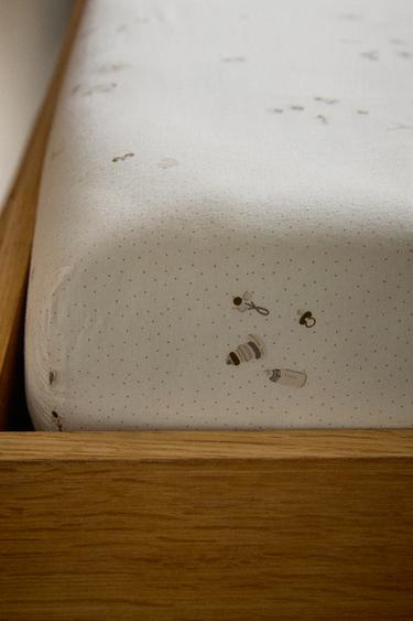 KIDS' PRINTED FITTED SHEET - Oyster-white by Zara - Image 4