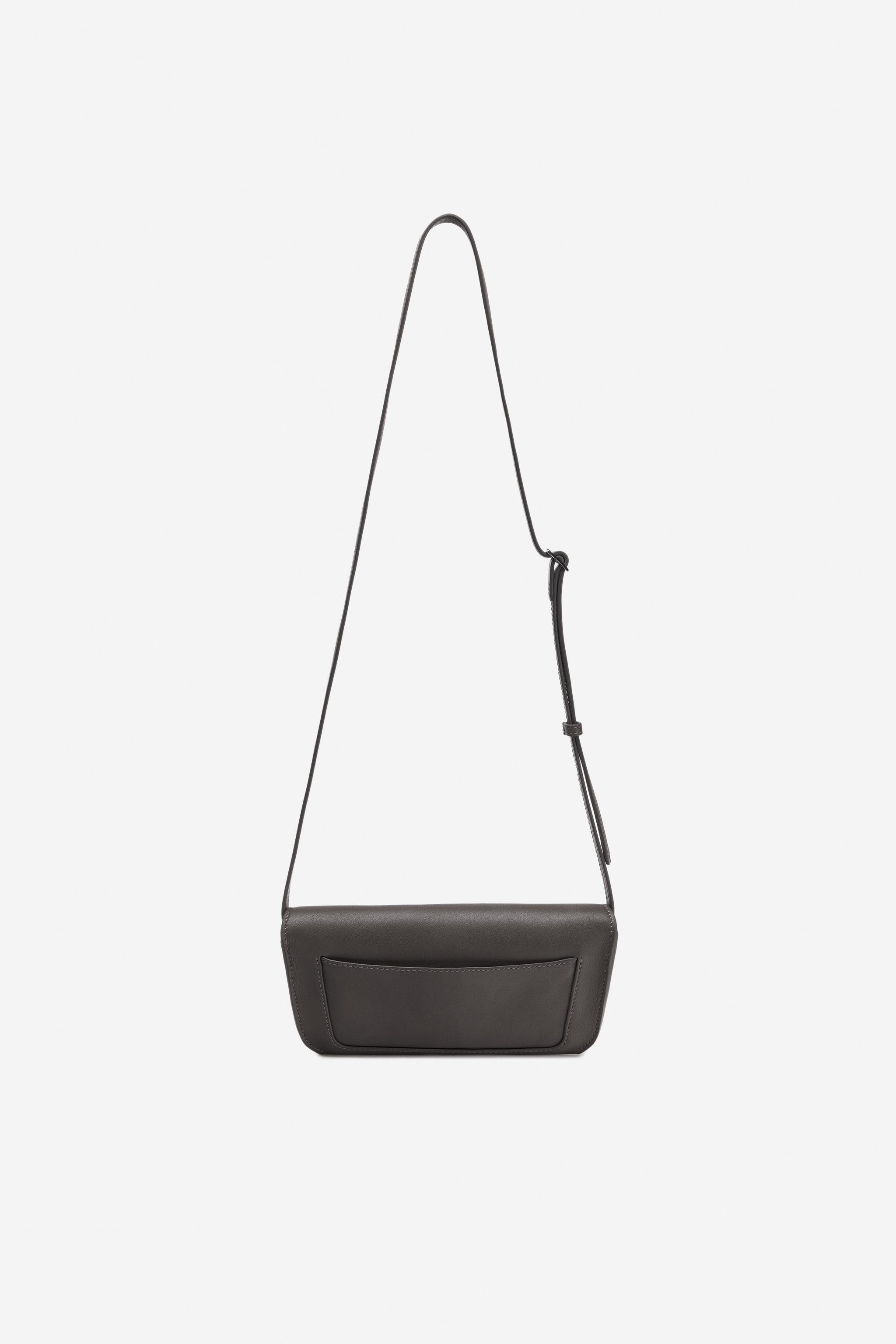 SAC BANDOULIÈRE EN CUIR - THE ITEM