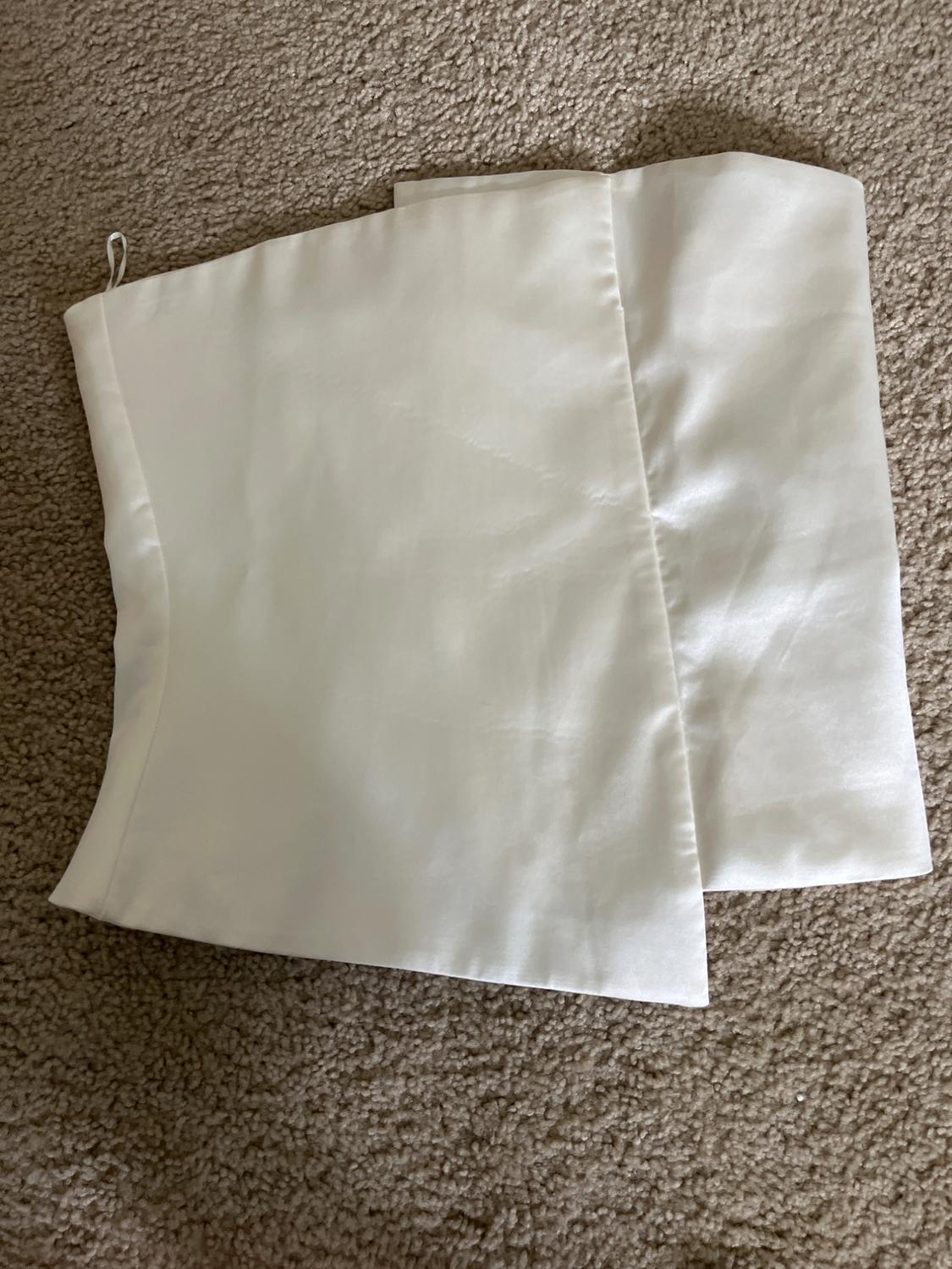 STRAPLESS SATIN EFFECT TOP
