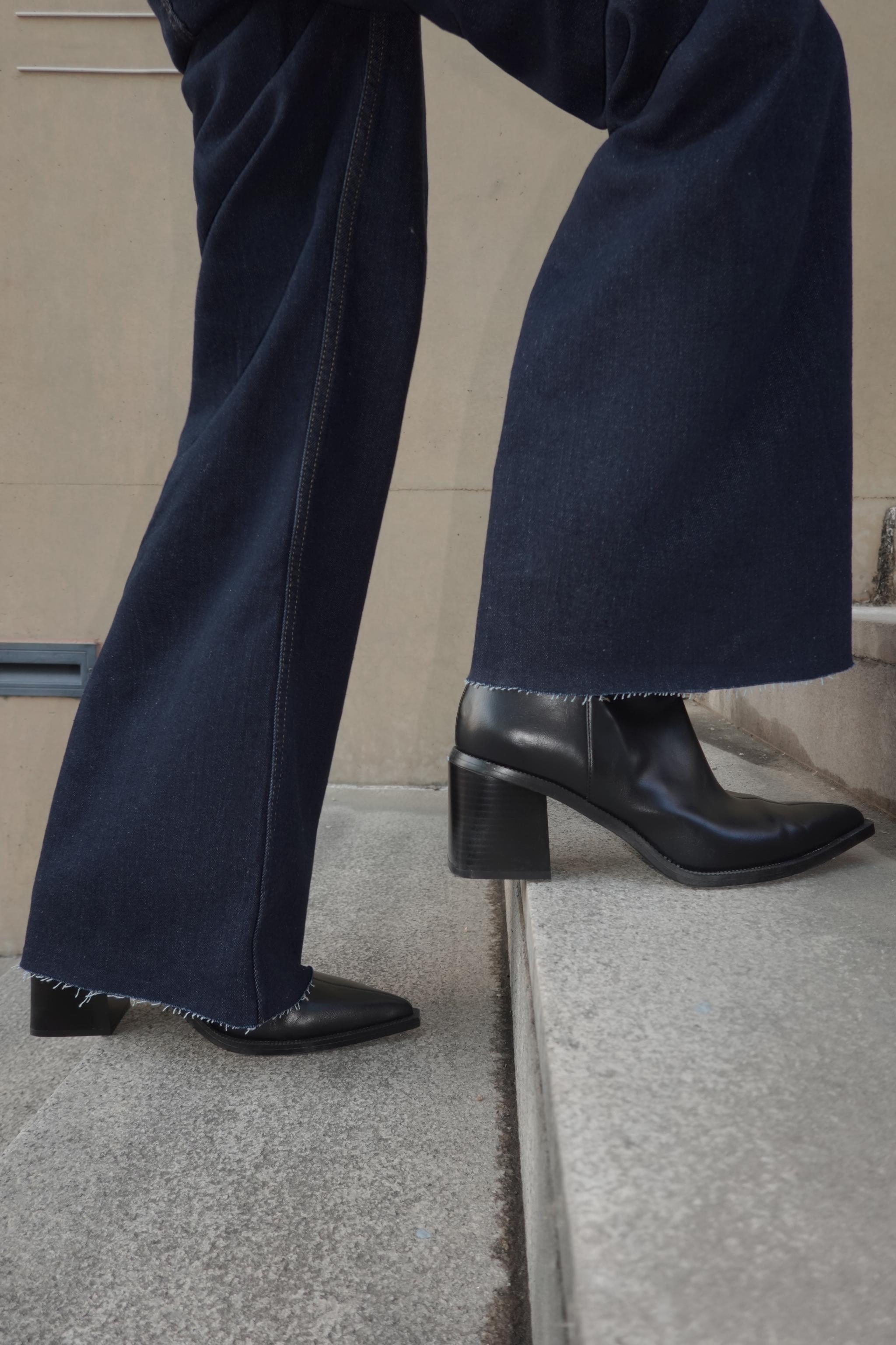 ZARA ヒールショートブーツ　新品未使用 ZARA - ストレッチブロックヒールショートブーツの通販 by りぃ