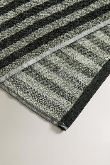 BATH TOWEL WITH COLOURED STRIPES - Greens by Zara - Image 2