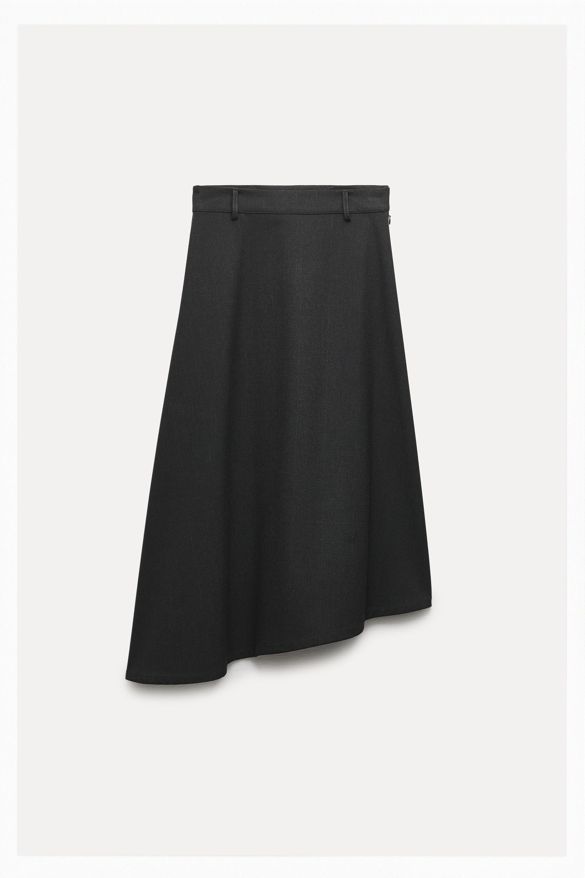 Katta mushuk yuzida otiradi