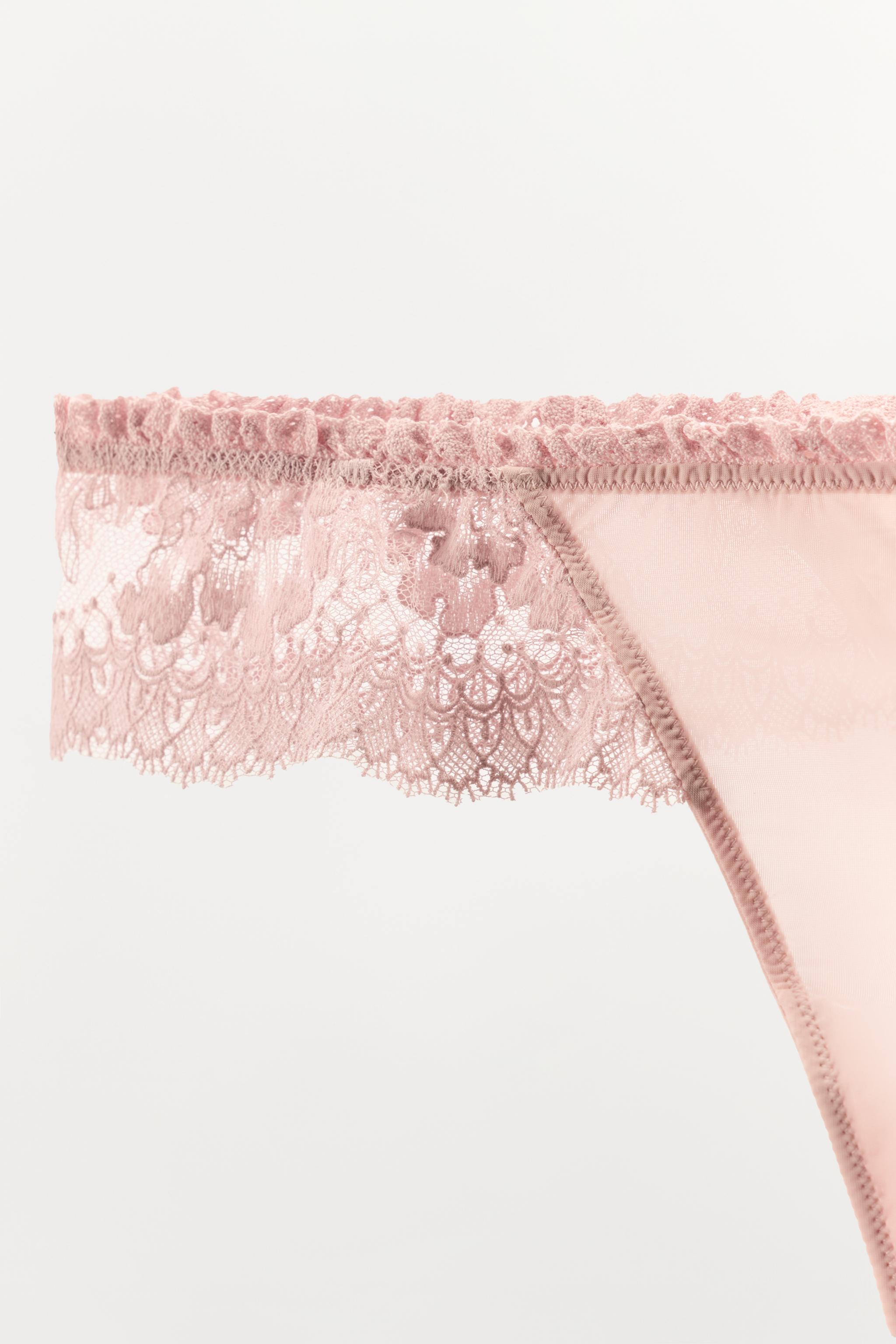 TANGA AVEC DENTELLE
