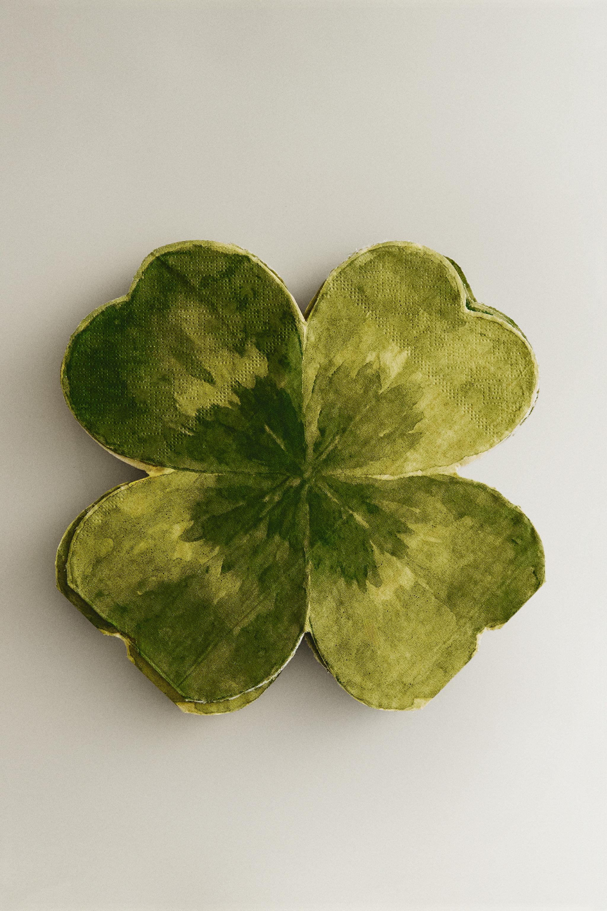 PACK OF CLOVER PAPER NAPKINS (PACK OF 20) — GREEN