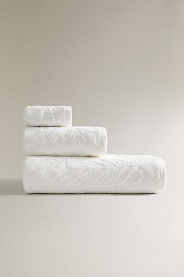 Zara Cava rengi - YAPRAK DESENLİ JAKARLI BANYO HAVLUSU - 0 görseli